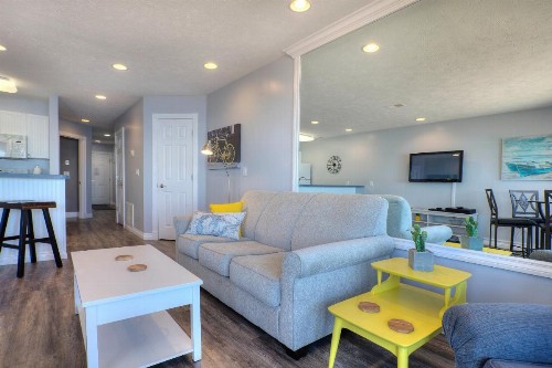 Beachside 216 with Pool Hot Tub and Private Deck Overlooking East Bay - image 6