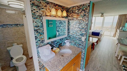 Island Inn Beach Resort - image 15