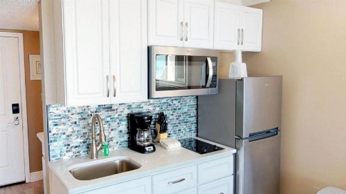 Island Inn Beach Resort - image 20