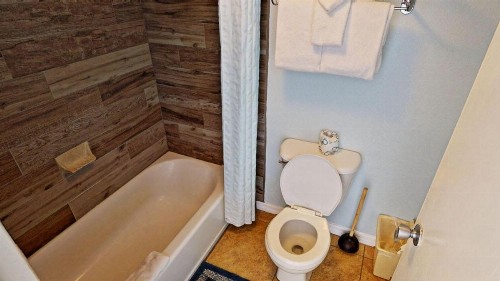 Island Inn Beach Resort - image 23