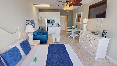 Island Inn Beach Resort - image 29
