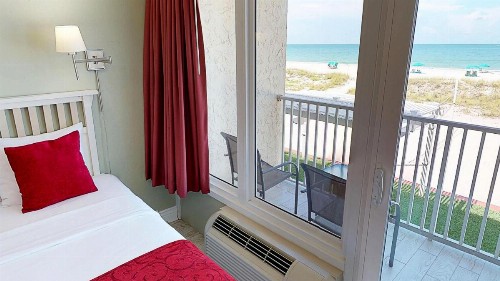 Island Inn Beach Resort - image 31