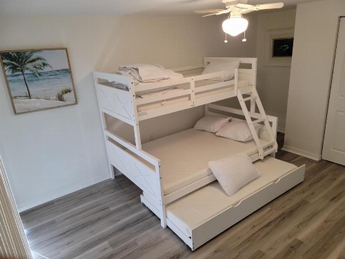 Island Inn Beach Resort - image 38