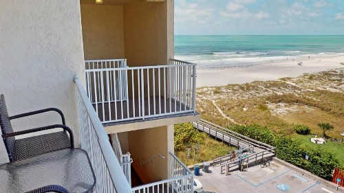 Island Inn Beach Resort - image 40