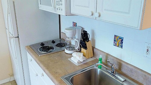 Island Inn Beach Resort - image 45