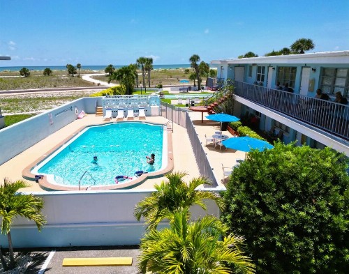 Beachside Resort Motel - image 2