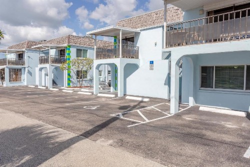 Twins Inn & Apartments - image 42