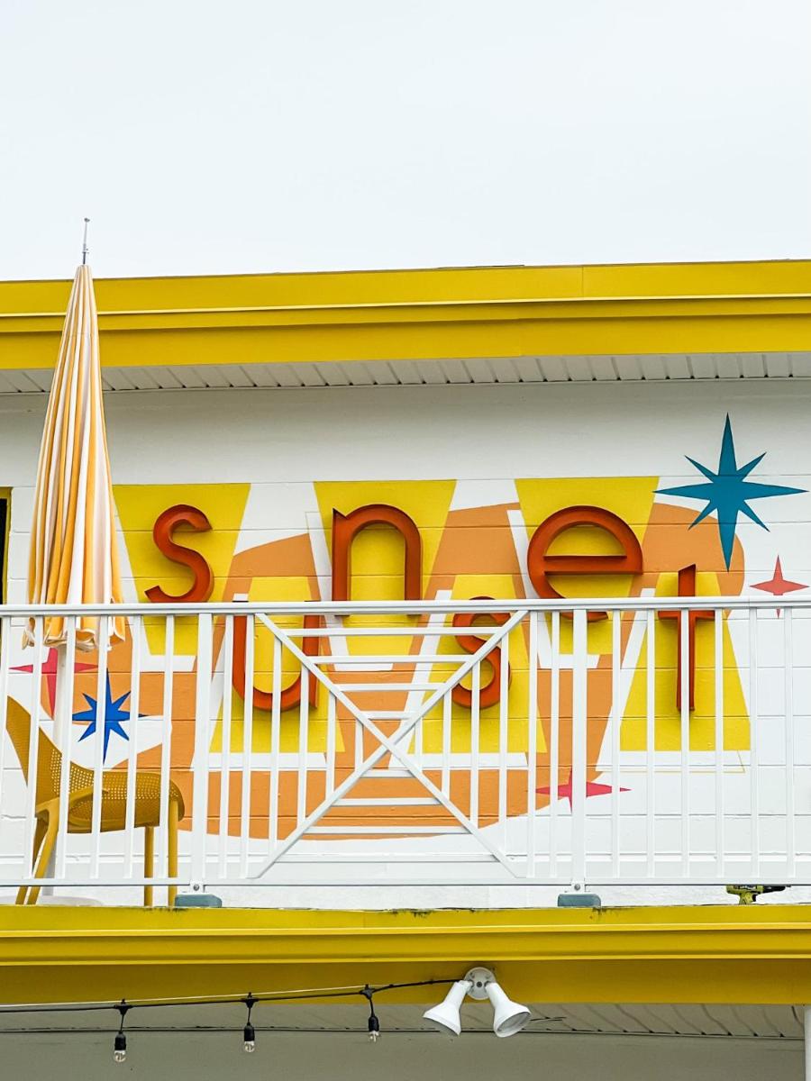Sunset Inn and Cottages - image 7