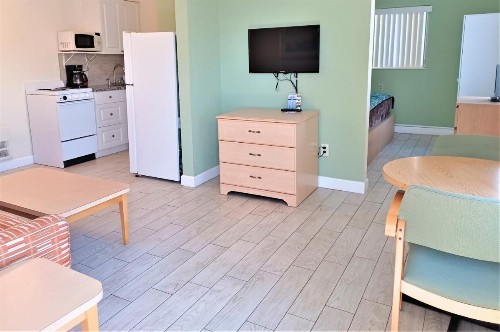 Johns Pass Beach Motel - image 2