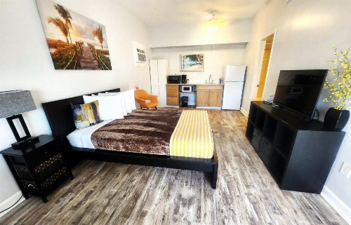 Johns Pass Beach Motel - image 24
