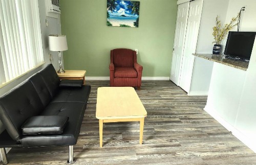 Johns Pass Beach Motel - image 28