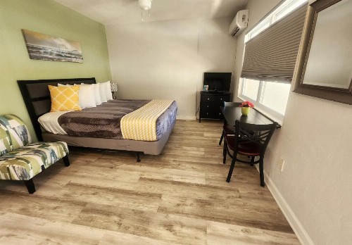 Johns Pass Beach Motel - image 46