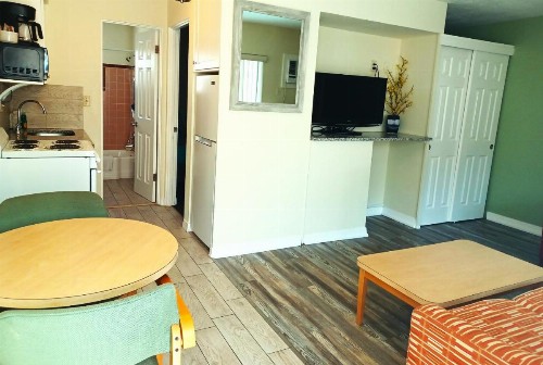 Johns Pass Beach Motel - image 47