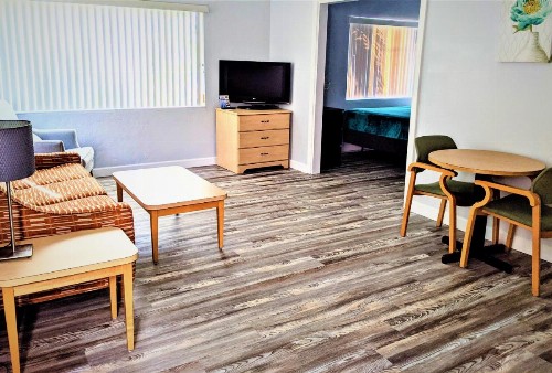 Johns Pass Beach Motel - image 7