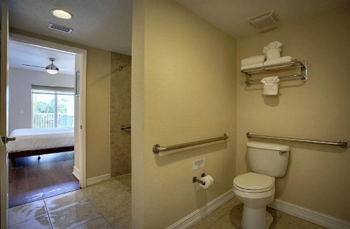 Crystal Palms Beach Resort - No Resort Fees - image 2