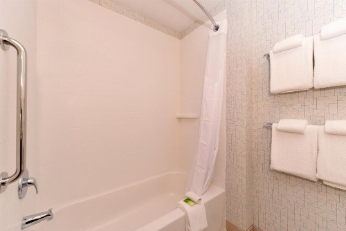 Holiday Inn Express & Suites Trinity an IHG Hotel - image 36