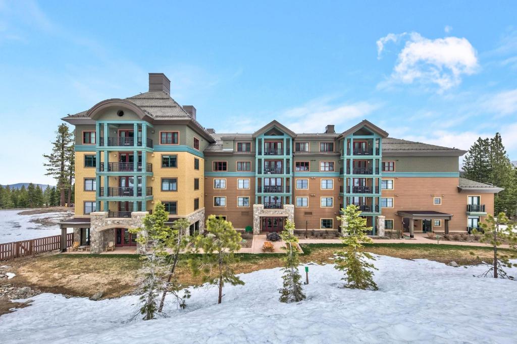 Constellation Residences - main image