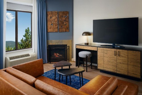 Hampton Inn & Suites Tahoe-Truckee - image 2