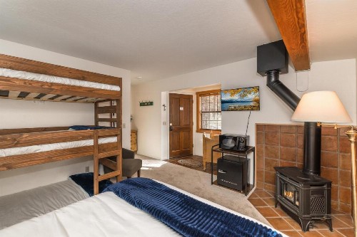 Donner Lake Inn B&B - image 19