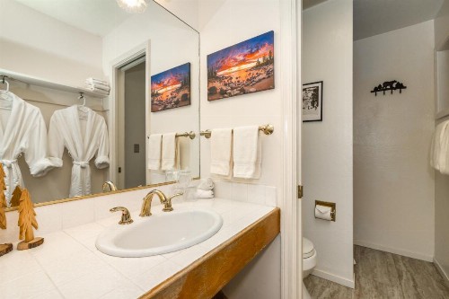 Donner Lake Inn B&B - image 25