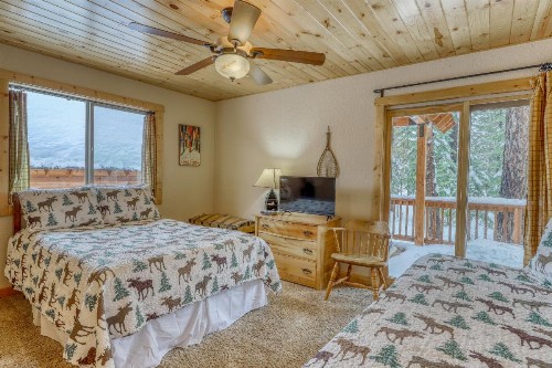 Snowpeak Chalet in Tahoe Donner - image 9