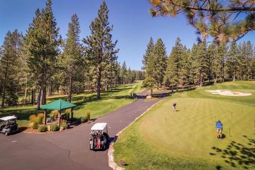 Snowpeak Chalet in Tahoe Donner - image 10