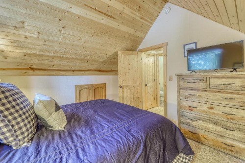 Snowpeak Chalet in Tahoe Donner - image 7