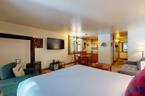 Aspen Grove Hideaway - image 16
