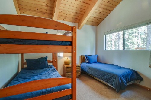 Beaver Pond Northstar Luxury Chalet with Hot Tub - image 10