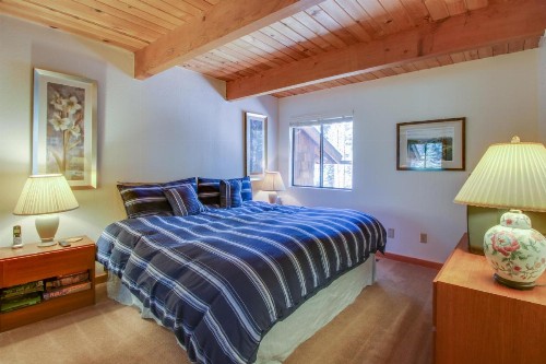 Beaver Pond Northstar Luxury Chalet with Hot Tub - image 11