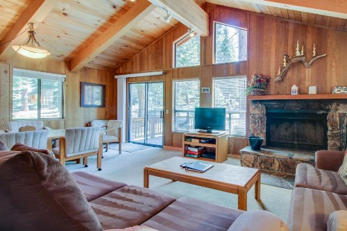 Beaver Pond Northstar Luxury Chalet with Hot Tub - image 7