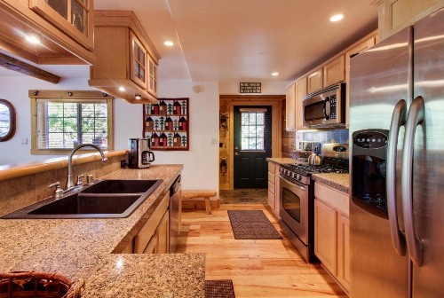 Cozy Truckee Getaway - image 6