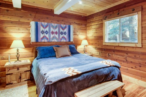 Cozy Truckee Getaway - image 7