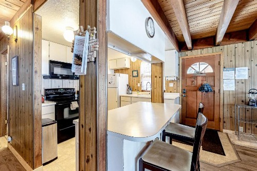 Picture Perfect Chalet - image 9