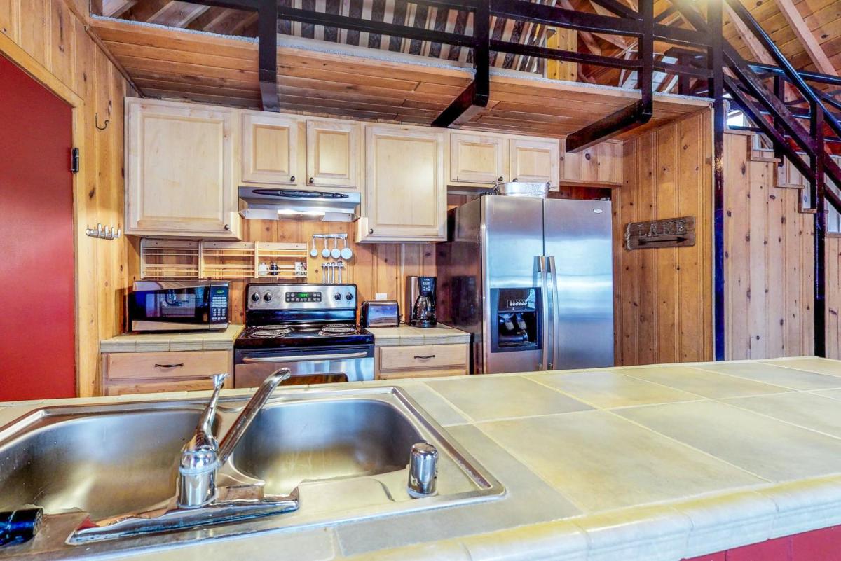 Donner Lake Dream Cabin - image 4