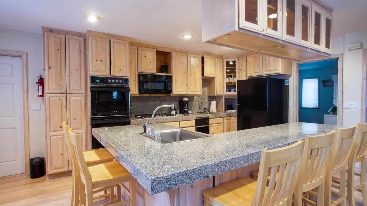 1620 Deer Path - image 5