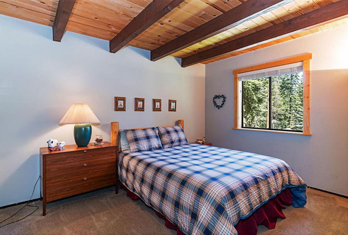 Copenhagen Retreat by Tahoe Mountain Properties - image 6