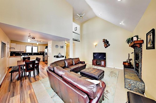 Expansive 3-Level Home Home - image 10