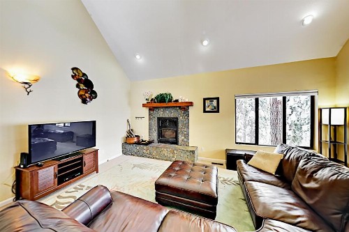 Expansive 3-Level Home Home - image 12