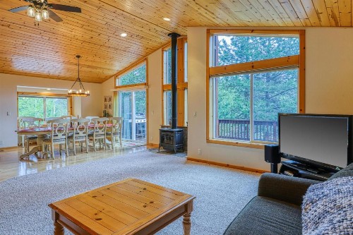 Inviting Comfortable Mountain Home - image 10