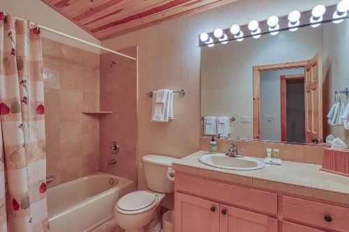Inviting Comfortable Mountain Home - image 12