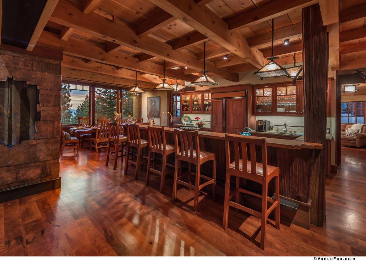 Stunning Big Springs Residence with Private Hot Tub! - Gray Wolf Northstar - image 7