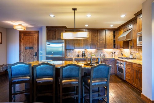 Luxury 3BD Village at Northstar Residence w/ Ski Valet - Northstar Lodge 404 - image 21