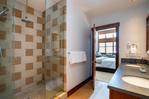 Luxury 4BD True Ski-In/Ski-Out Mid-Mountain Residence - Trailside Northstar - image 30