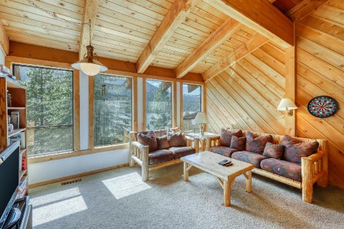 Classic Donner Lake View Cabin - image 2