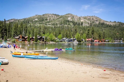 Classic Donner Lake View Cabin - image 7