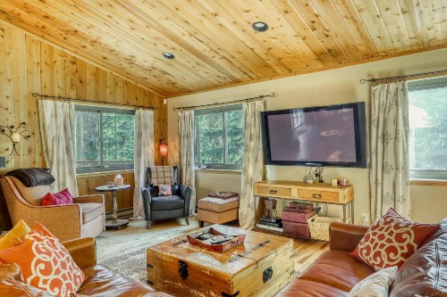 Tastefully-Updated Classic Tahoe Family Home - image 2