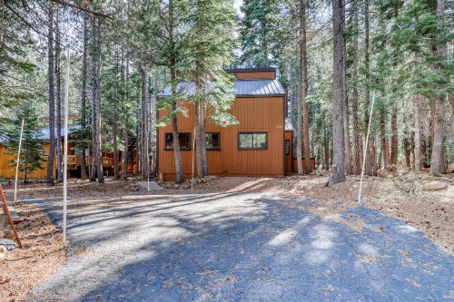 Cozy Davos Cabin - image 8