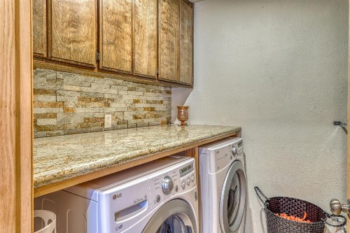 Tasteful Truckee Cabin - image 12