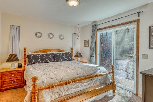 Tasteful Truckee Cabin - image 9